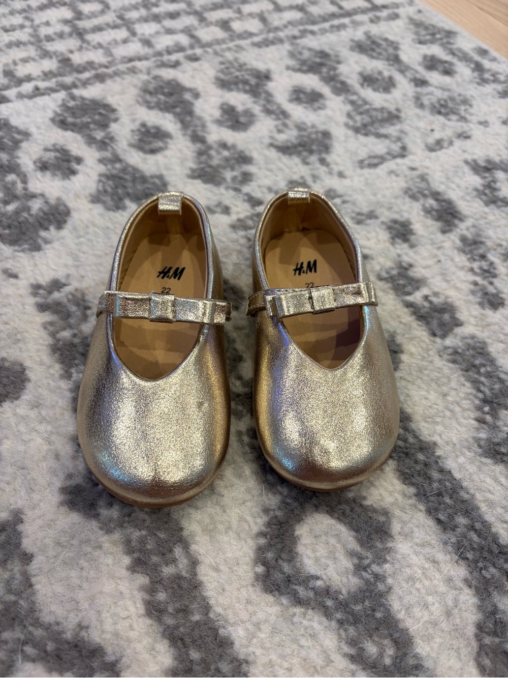 H&M Girls Shimmery Gold Bow Strap Mary Janes